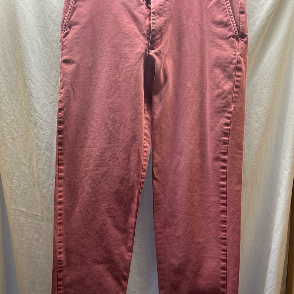 Izod Men's Chinos in rusty Red